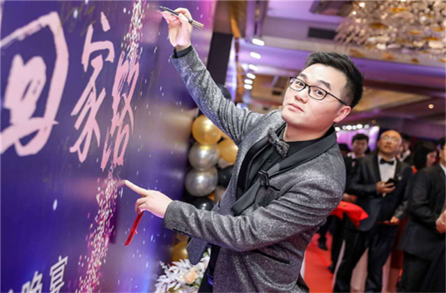 【高光“疫”事】勇敢逆行的特殊“网约车”——GA黄金甲90后，用信念打通生命运输线